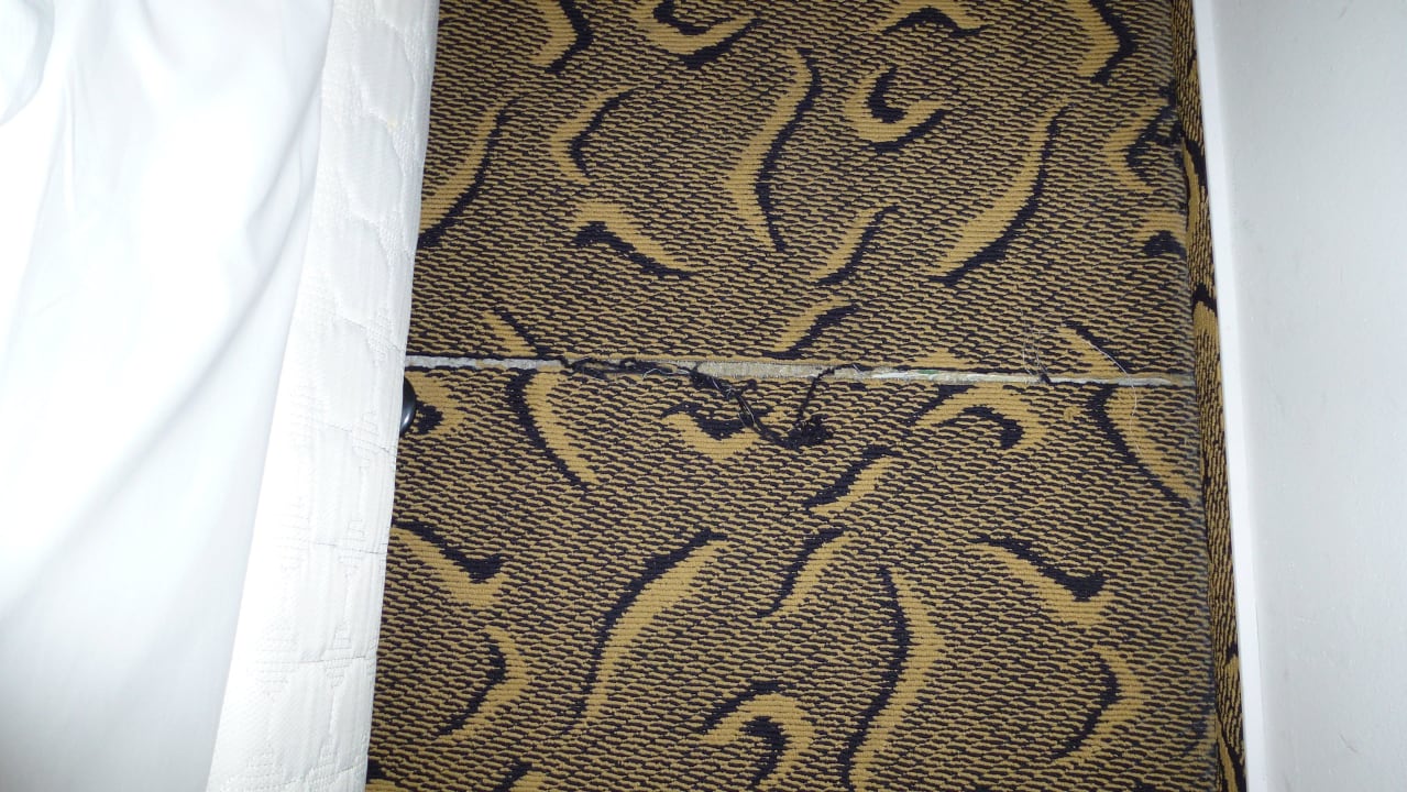 Teppichboden im Zimmer Hotel Kiel by Golden Tulip