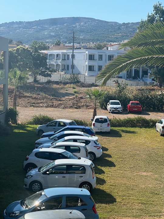 Außenansicht Hotel Marinos Beach