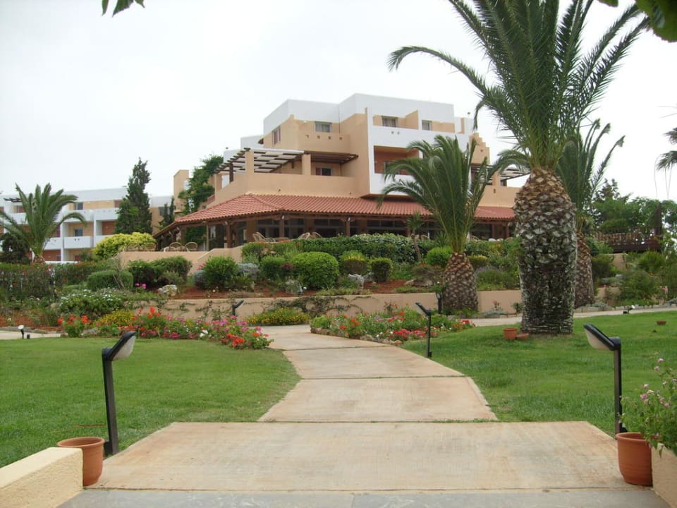 Lounge Bar im Hauptgebäude Anissa Beach & Village