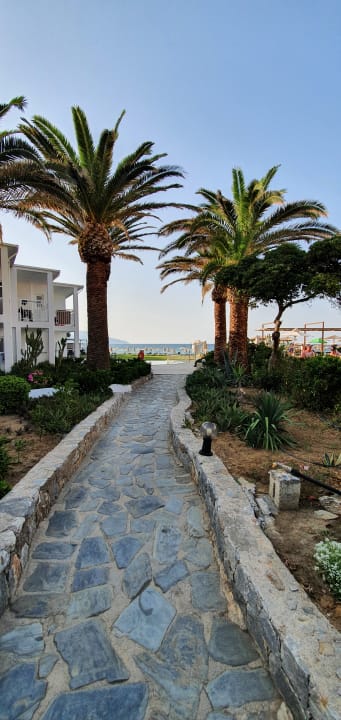 Gartenanlage HARPIN Happy Days Beach Hotel