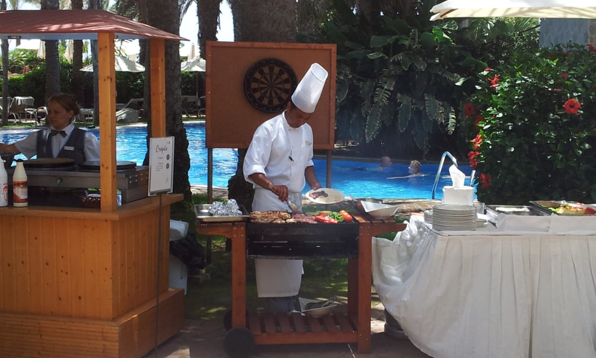 Lunch an einer der Poolbars Lopesan Costa Meloneras, Resort & Spa