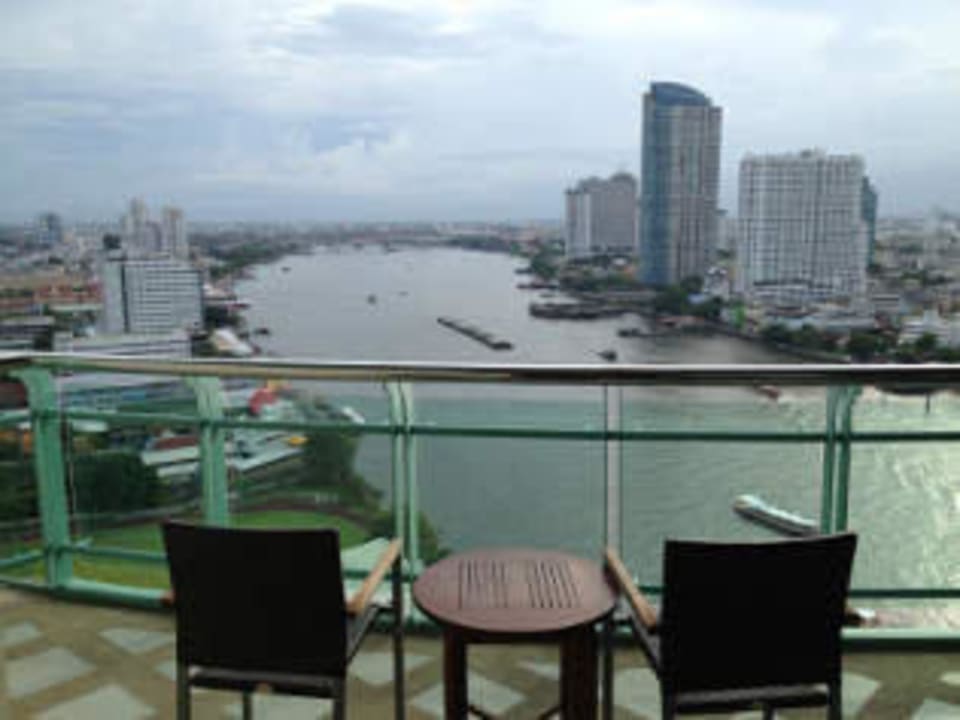 Aussicht vom Balkon der 21. Etage Chatrium Hotel Riverside Bangkok