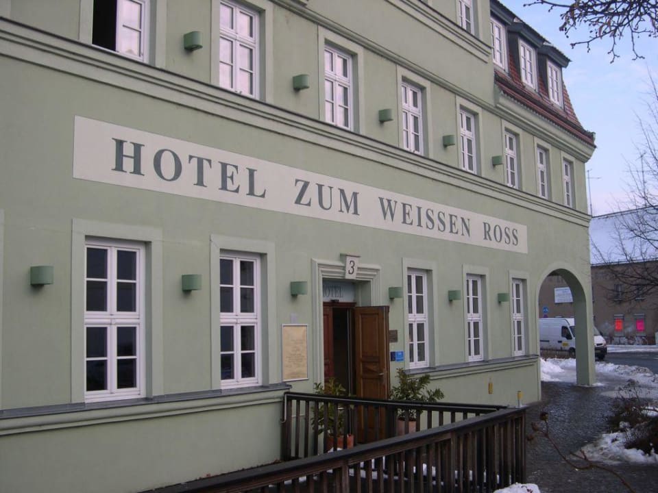 Hübsche Fassade des Hotels Hotel Zum Weissen Ross