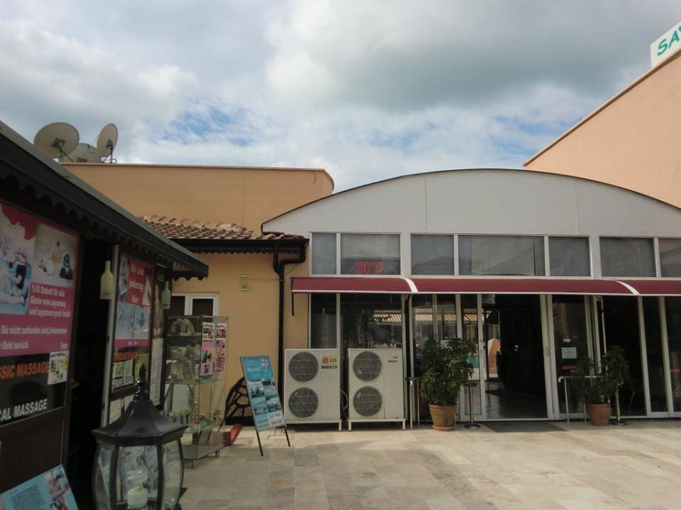 Hoteleingang Sayanora Hotel