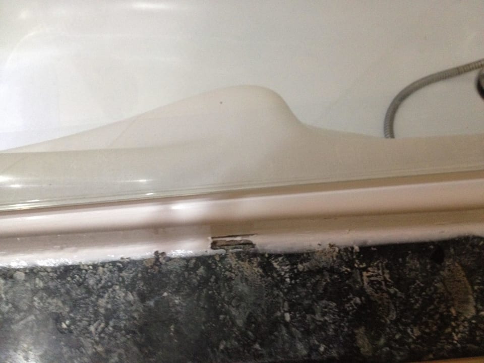 Tje boarder of the bath tub badly siliconized Seaside A Lifestyle Resort