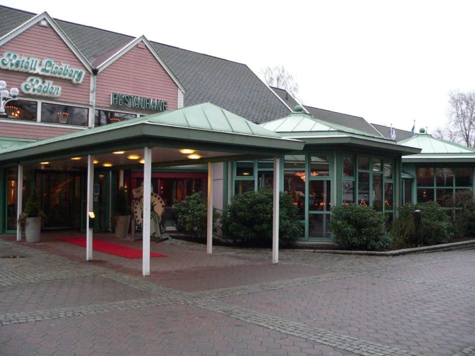 Außenansicht Hotel mit anliegendem Restaurant Hotell Heden