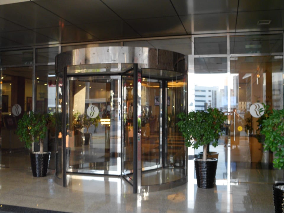 Eingang Ramada By Wyndham Dubai Deira
