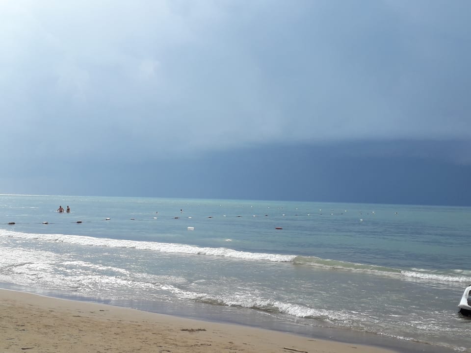 Kurz vor einem Gewitter am Strand Sentido Trendy Verbena Beach