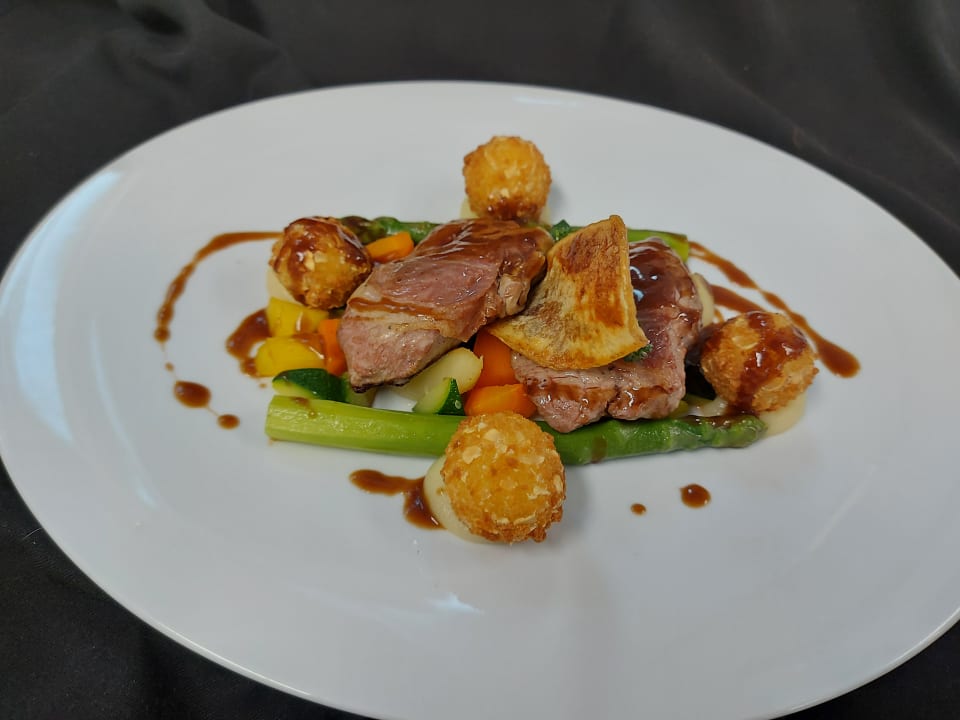 Gastro Molaris Lodge