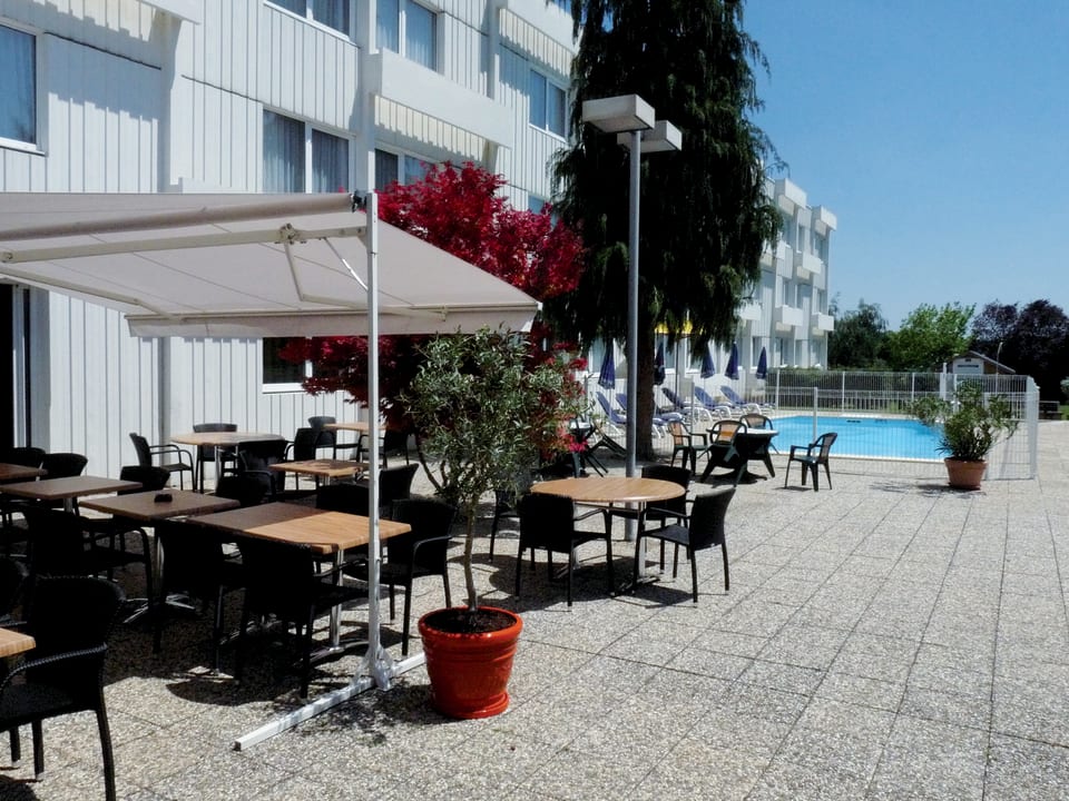 Piscine Quality Hotel Alisée Poitiers Nord