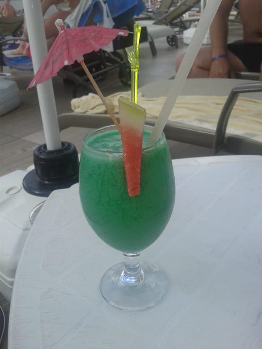 Ein Fruchtcocktail Dream Family Club