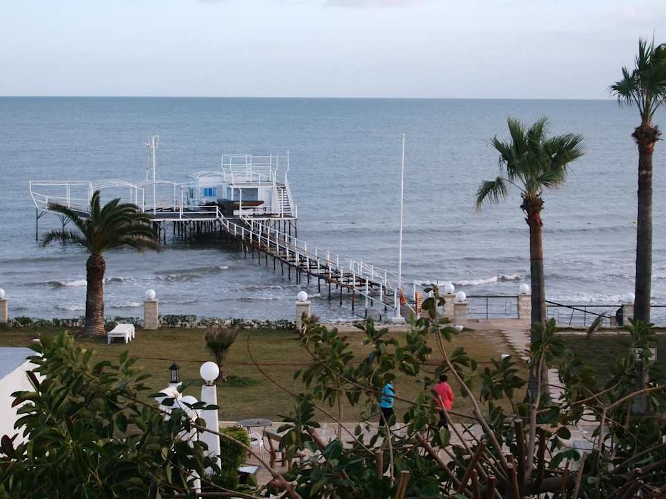 Blick auf den defekten Steg Alassio Hotel and Thalasso