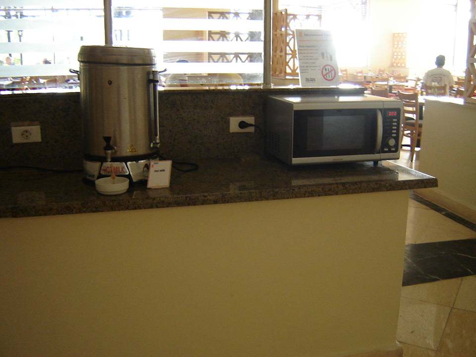 Śniadanie - mikrofalówka też była Three Corners Sea Beach Resort