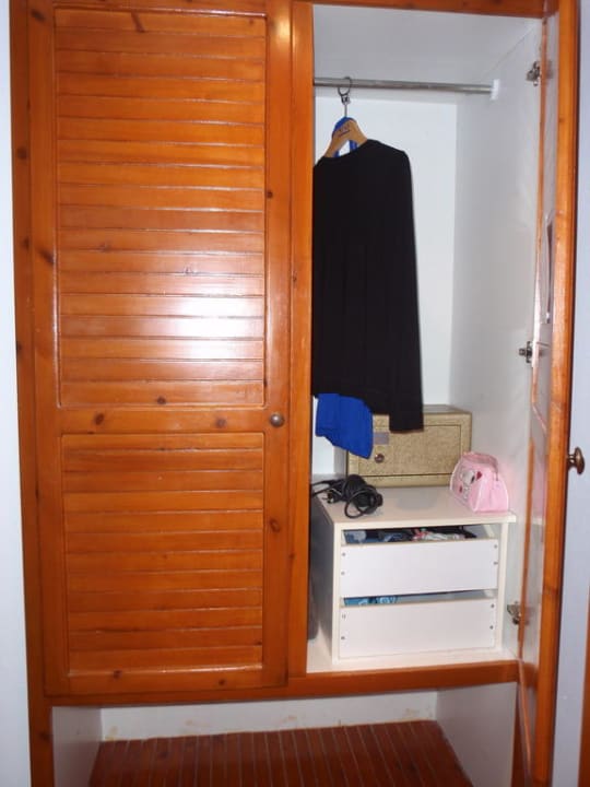 Einziger Schrank im Zimmer! Sentido Kyknos Beach Adults Only 16+