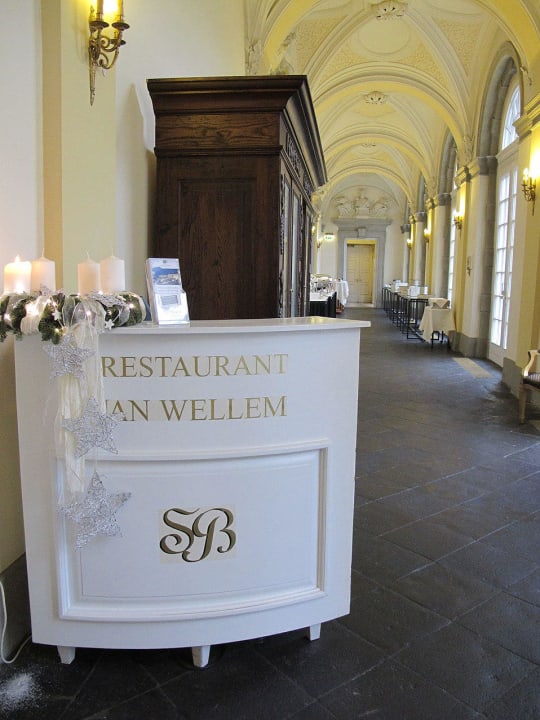 Frühstücksraum - Eingang Althoff Grandhotel Schloss Bensberg