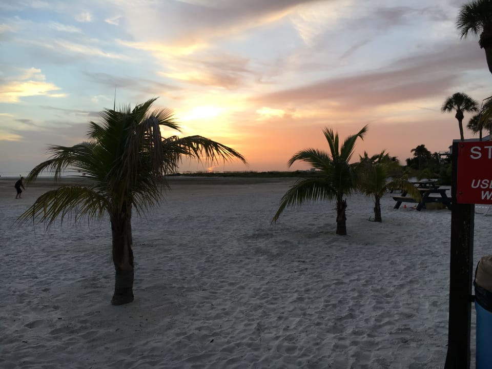 Außenansicht Hotel Outrigger Beach Resort