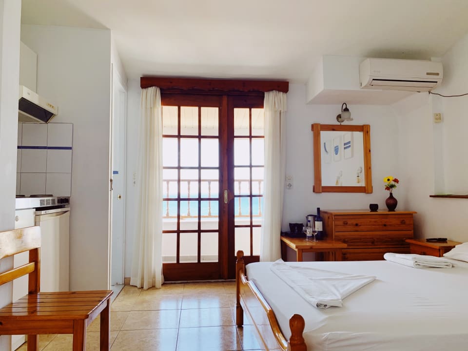 Zimmer Potokaki Beachfront Hotel