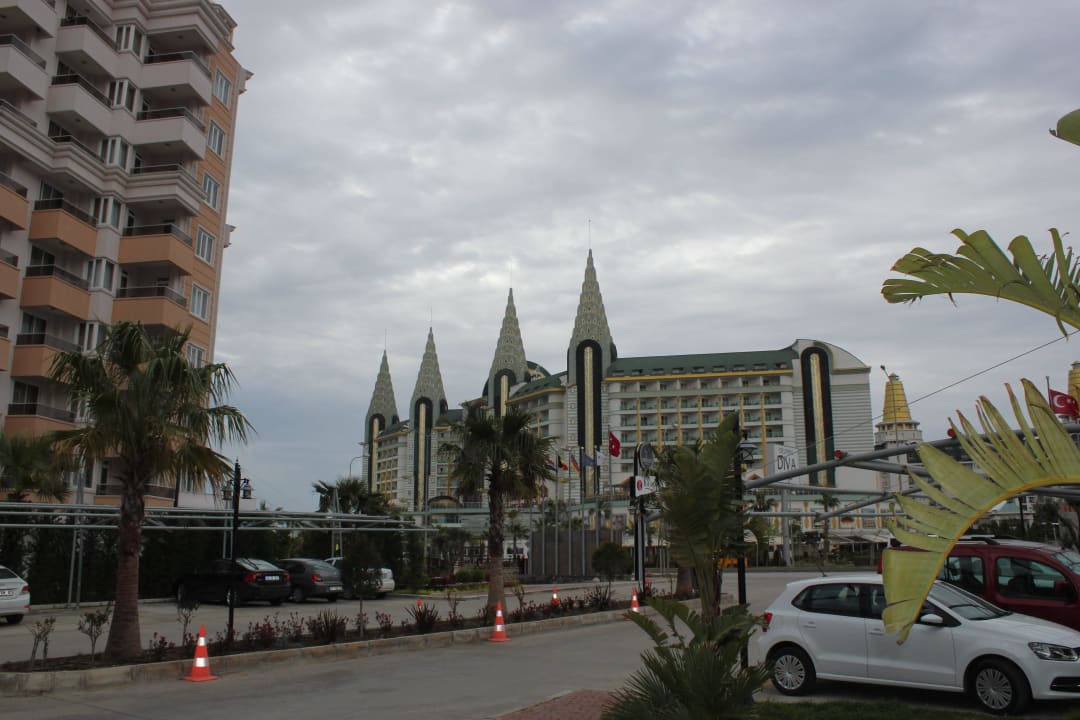 Richtung Straße Wyndham Garden Lara