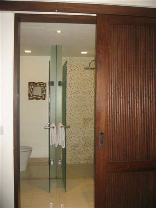 Blick ins Badezimmer Novotel Bali Benoa Hotel