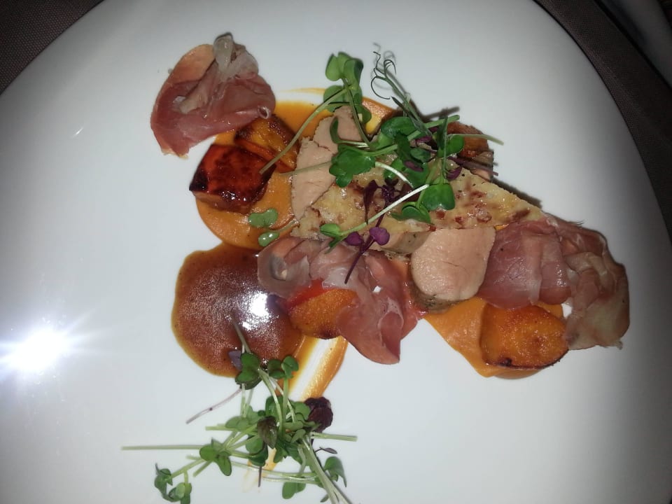 Sehr feines, kredenztes Essen  Familien- & Gartenhotel Theresia