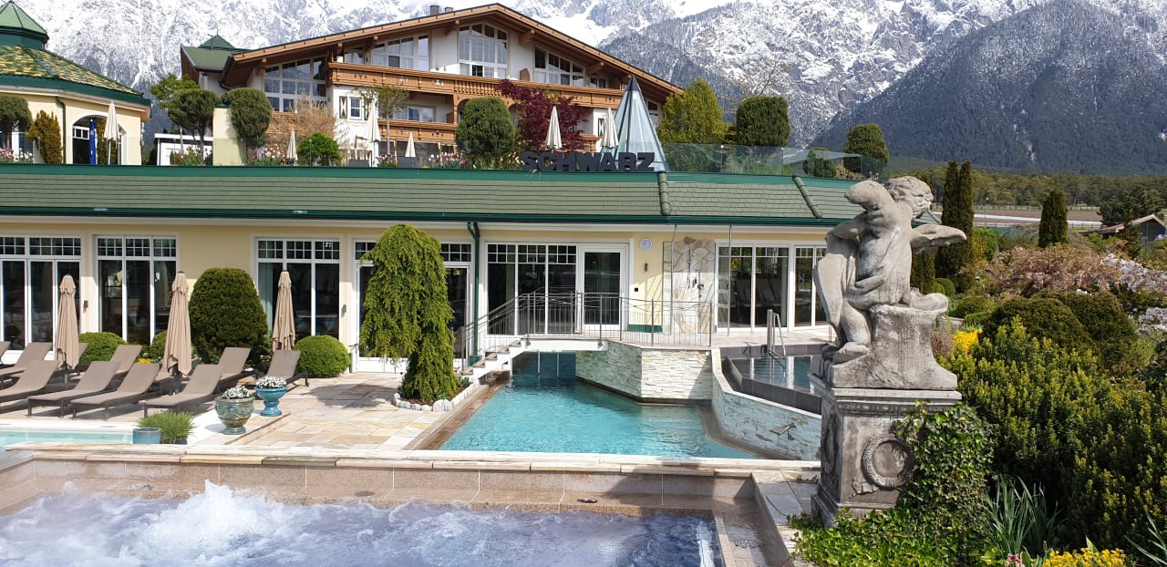 Pool Alpenresort Schwarz
