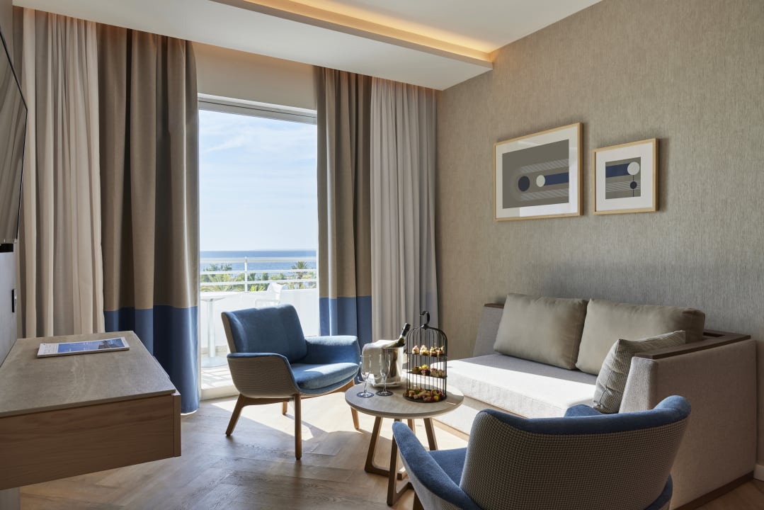 Zimmer Mediterranean Beach Hotel
