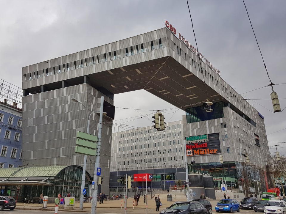 Außenansicht Motel One Wien Westbahnhof