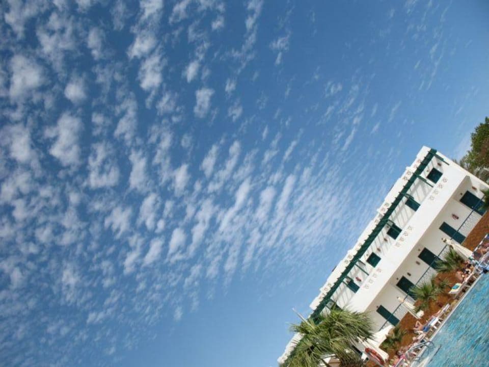 Widok przy basenie Hotel Amarante Garden Palms Resort