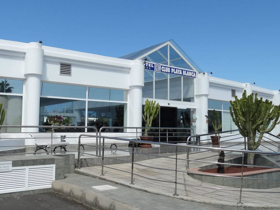 Na zewnątrz. Hotel HL Club Playa Blanca