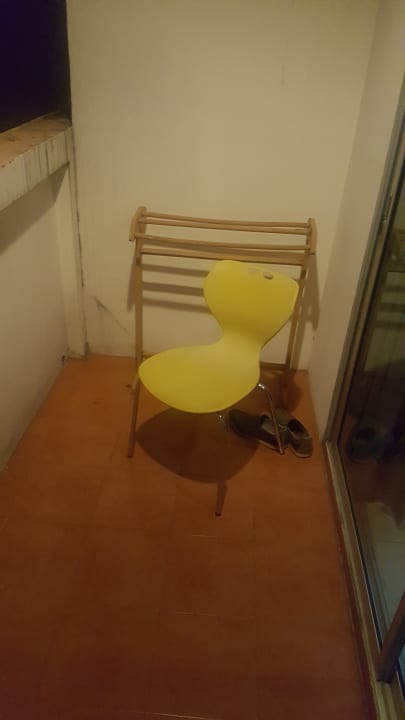 Balkon mit Sitzgelegenheit  Hotel Eastiny Plaza