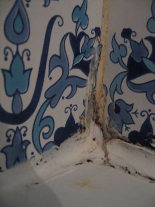 Duschbereich im Badezimmer Calimera One Resort Jockey