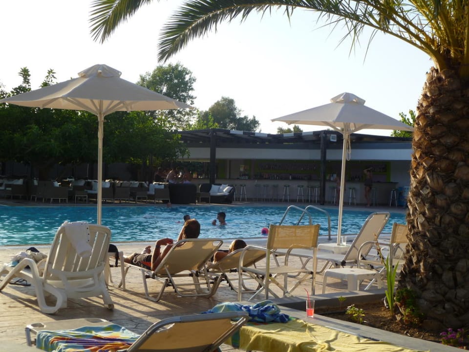 Blick auf grossen Pool Hotel Sun Palace