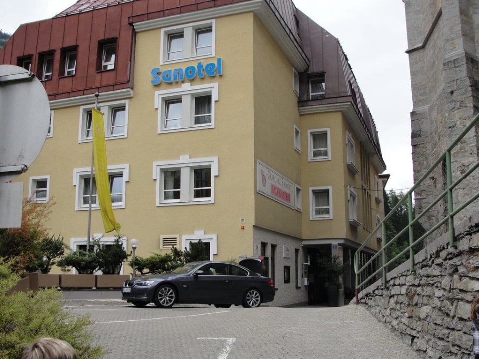 Hoteleingang Sanotel Bad Gastein