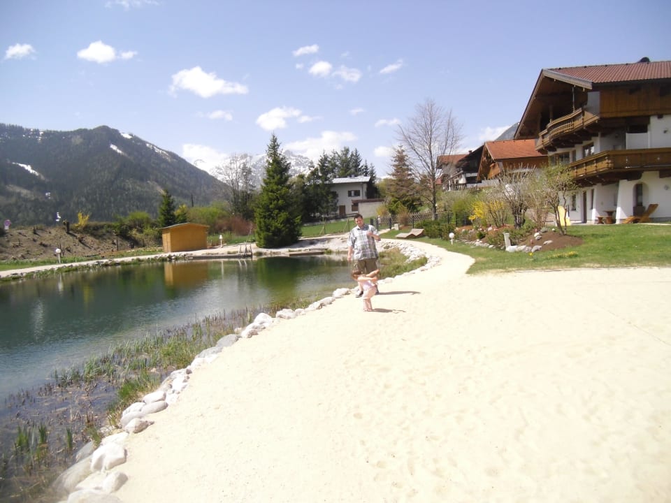 Ein kleiner Teich am Hotel Familienresort Buchau