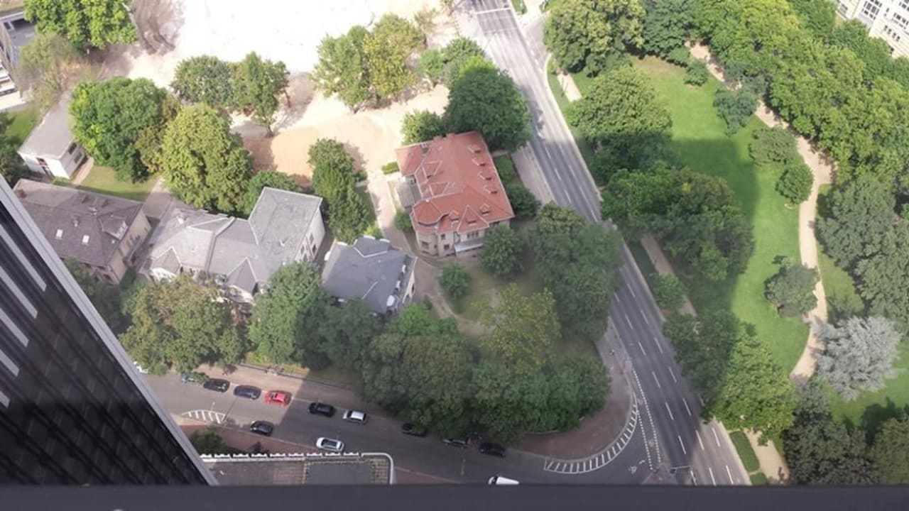 Blick nach unten vom 39 Stock Frankfurt Marriott Hotel