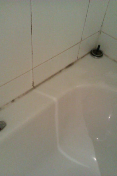 Vergammelte Fugen Hotel Al Falaj