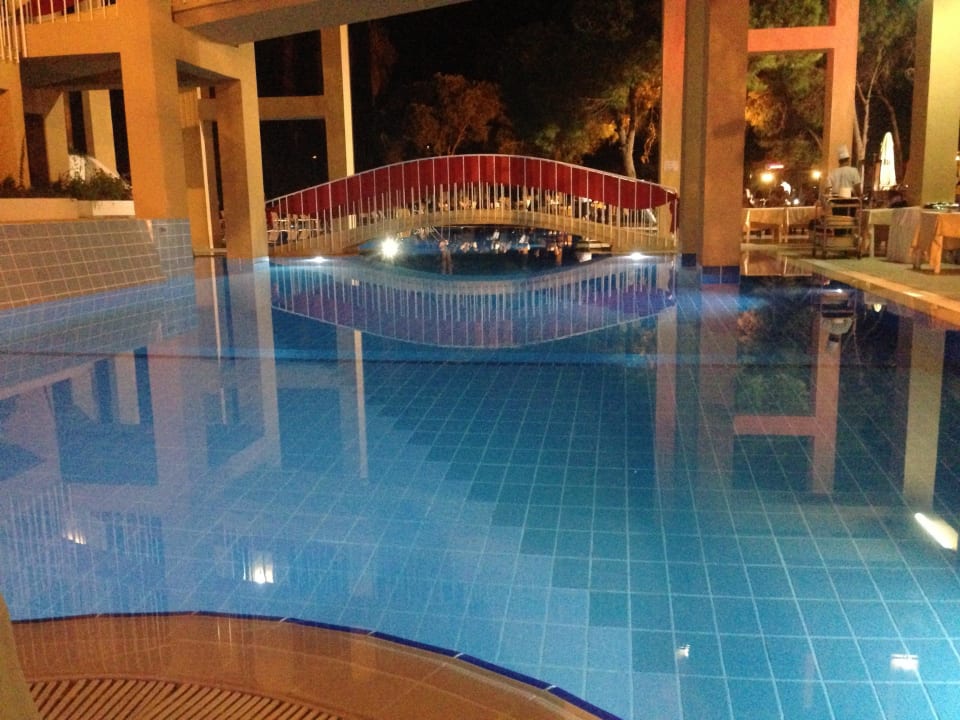 Pool 9 Asteria Collection Side