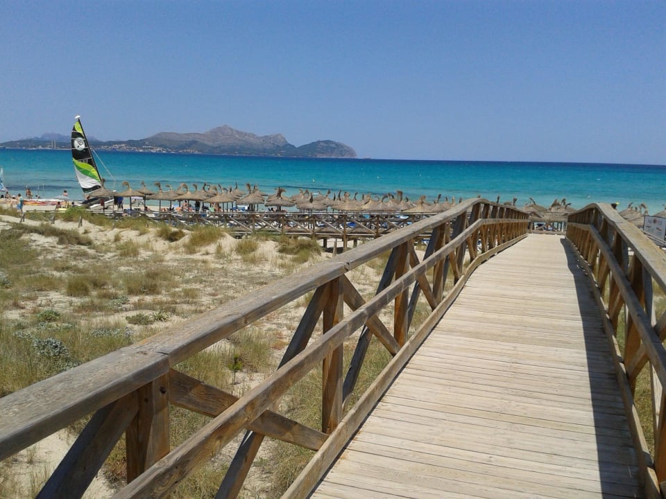 Holzbrücke zum Strand Eix Platja Daurada Hotel & SPA