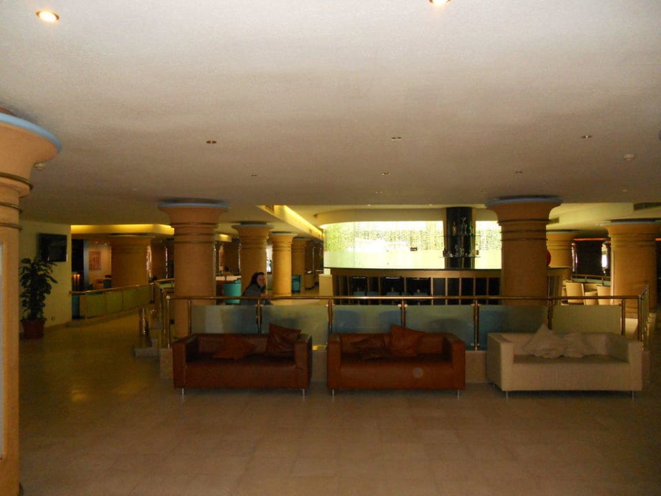 Lobby Bar Seagull Beach Resort