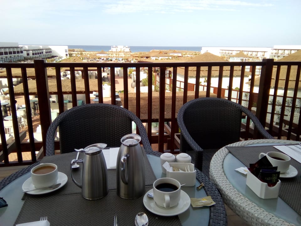 Frühstück mit Aussicht Meliá Laguna Beach