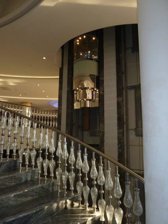 27.06.2013 Panoramafahrstuhl zu den Etagen Crystal Sunset Pearl Collection