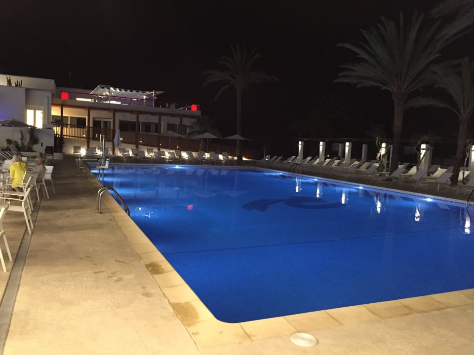 Großer Pool Cala Llenya Resort Ibiza