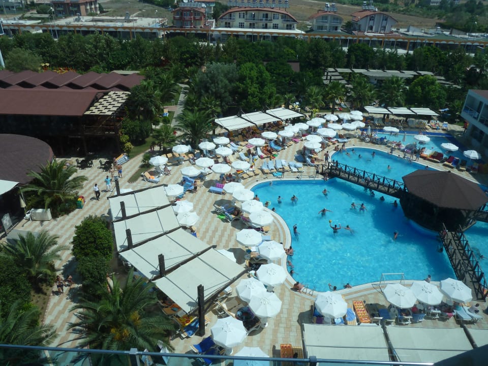 Poolanlage vom Haupthaus aus Hotel Sultan of Side