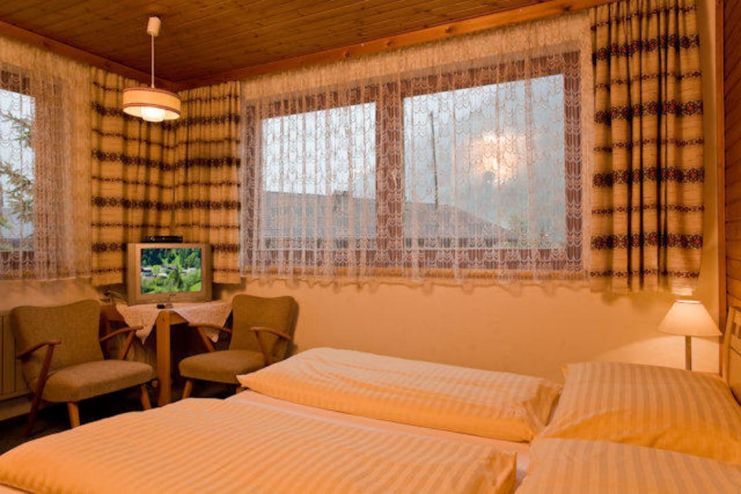 Schlafzimmer App. L 3 Arnika Ferienwohnungen Haus Lasörling