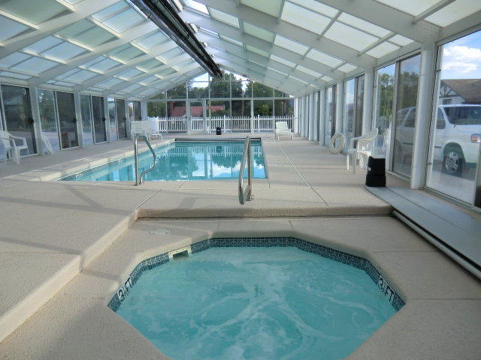 Überdachter Pool Hotel Aquarius Inn