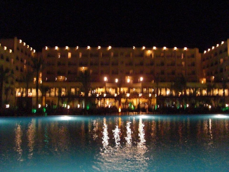 Hotelkomplex vom Pool aus Le Jardin Aqua Park Resort