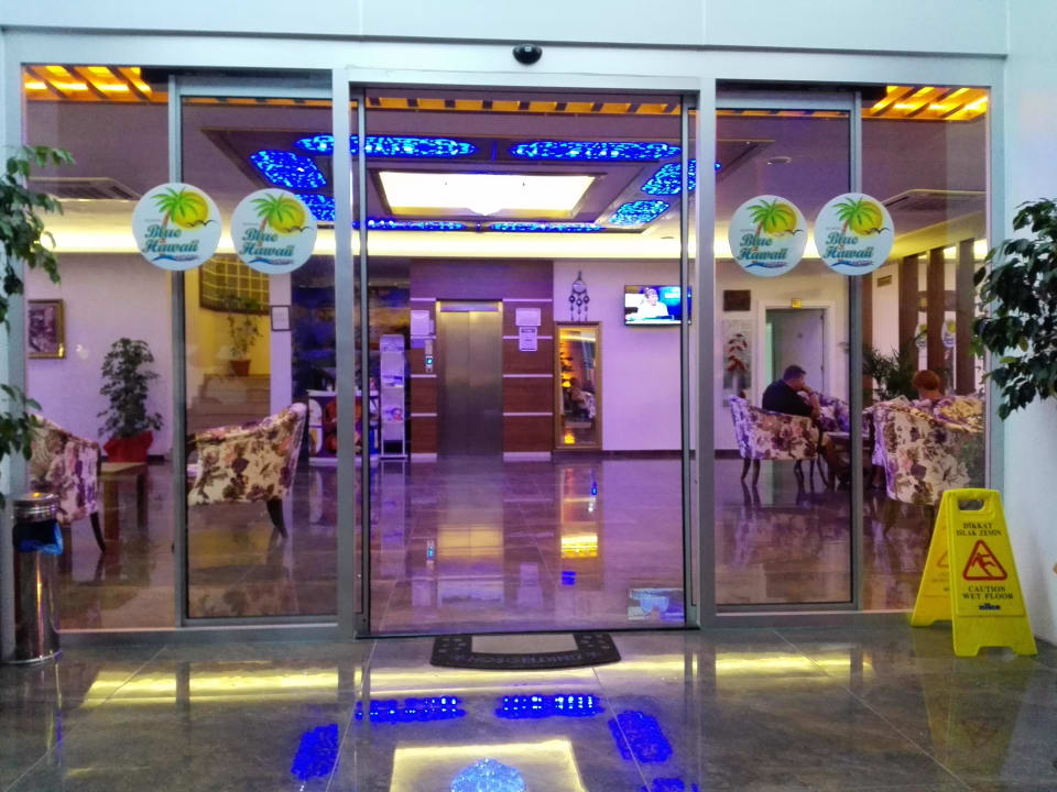 Wejście do hotelu Kleopatra Blue Hawai Hotel