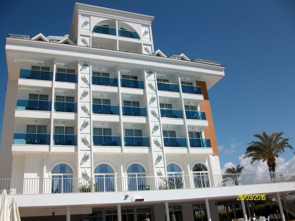 Hotel von der Poolseite Palm World Side Resort & Spa