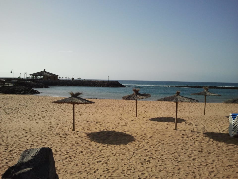 Plaża przy hotelu Elba Carlota Beach & Golf Resort