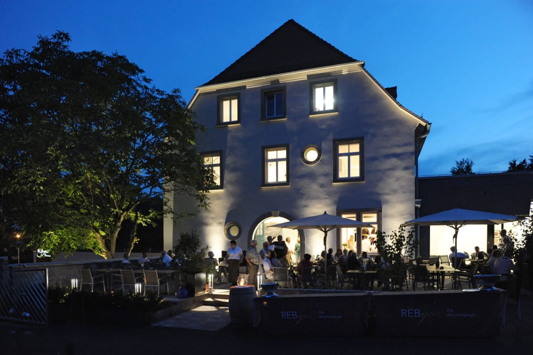 Frontansicht bei Nacht Rebgut - Die Weinherberge